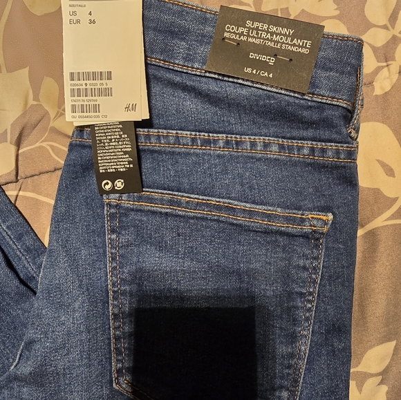 H&M  Skinny Jeans Size 4 NWT - Picture 1 of 4